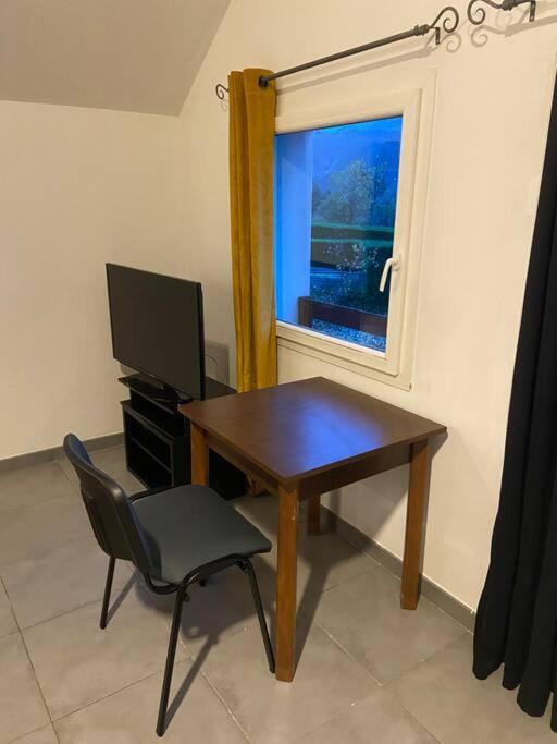 Appartement Familial A Crots Exterior foto